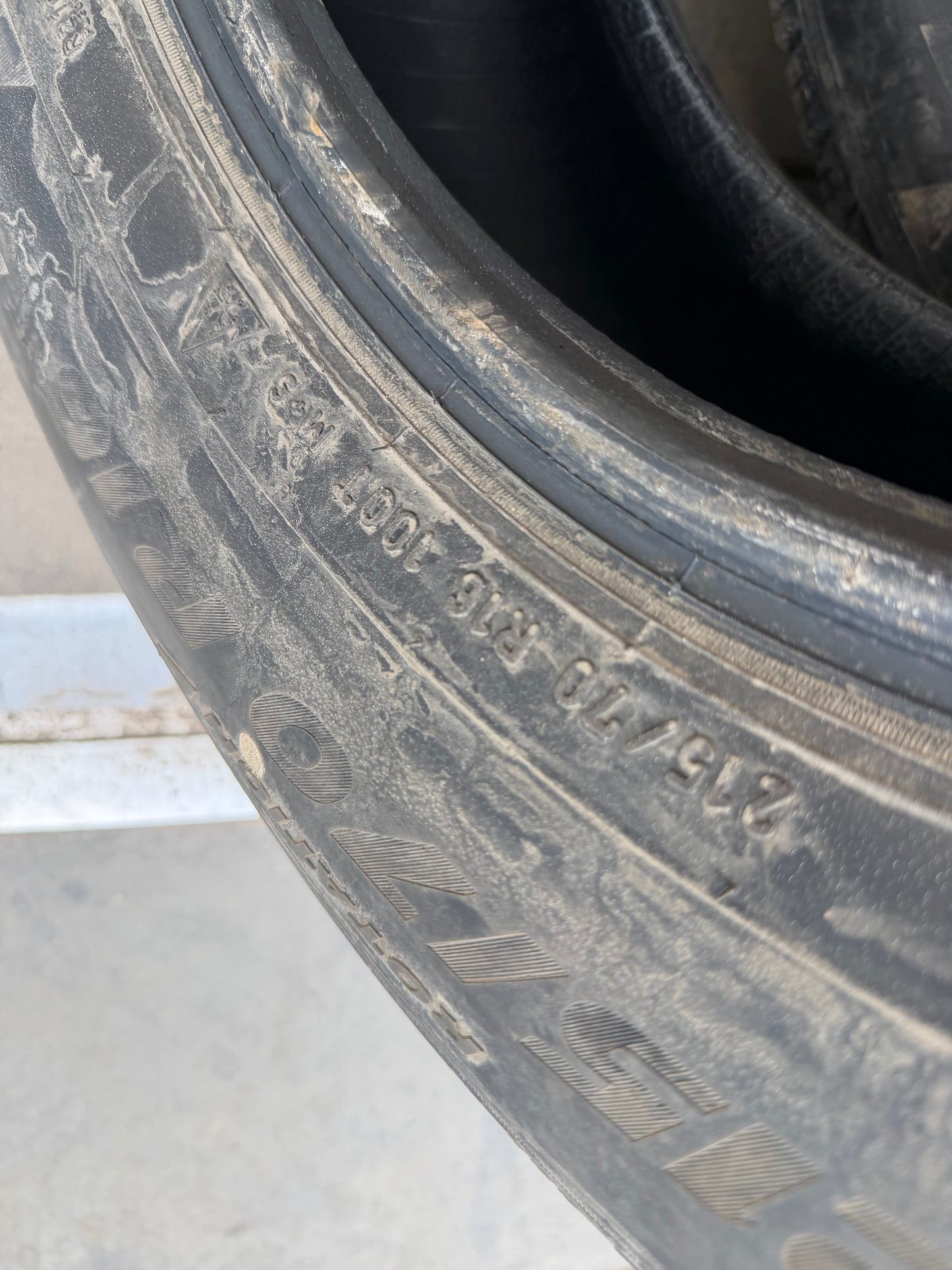4 pneus d hiver 215/70r16 pirelli en bon etat