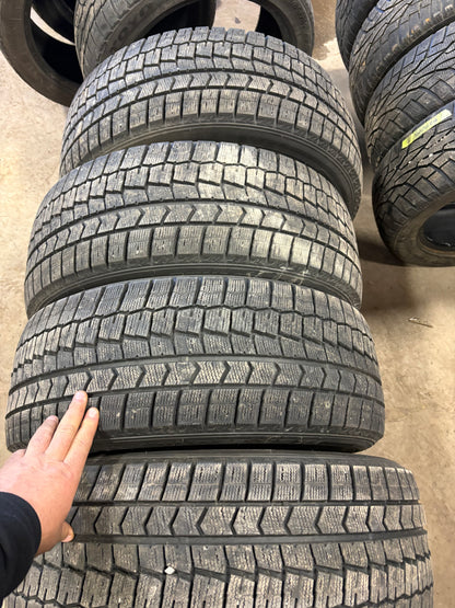 4 pneus d hiver 245/45r19 dunlop a l état neuf