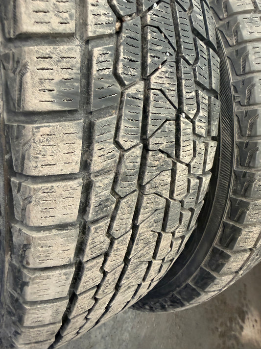 4 pneus d hiver 195/65r15 Yokohama en tres bon etat