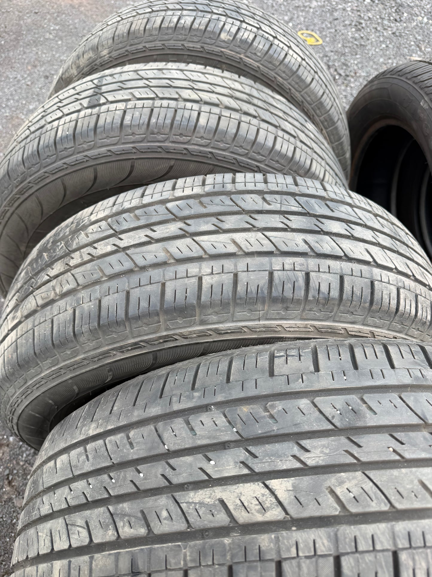 4 pneus d ete 235/65r17 kumho en bon état