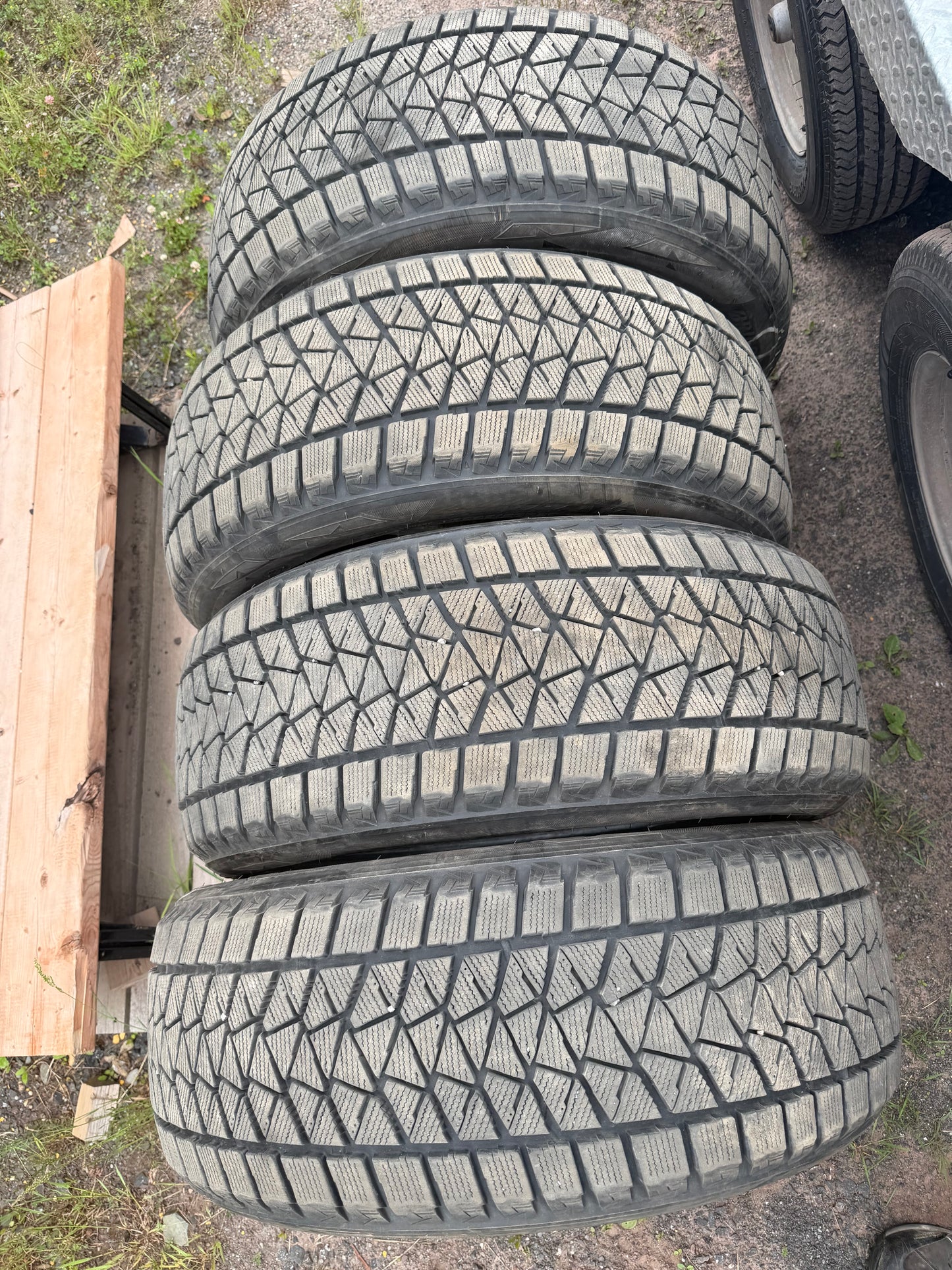 4 pneus d hiver 245/50r20 Bridgestone a l etat neuf