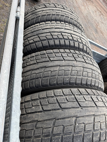 4 pneus d hiver 235/55r19 Yokohama en bon état