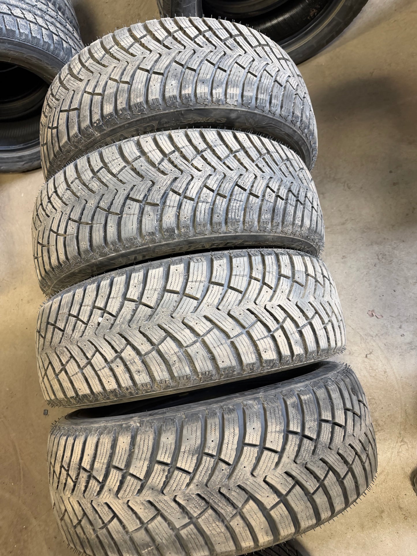 4 pneus d hiver 245/60r18 nexen a l etat neuf