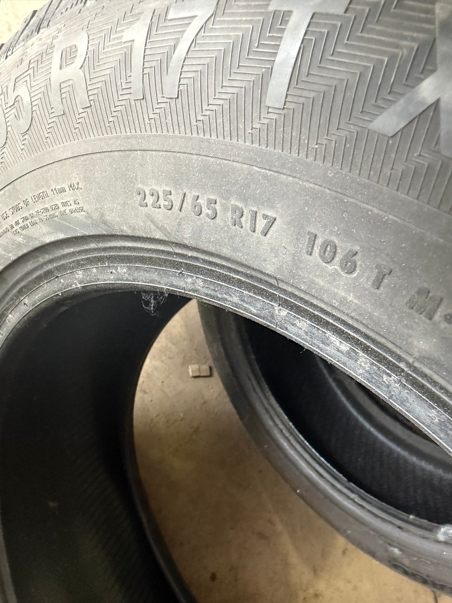 4 pneus d hiver 225/65r17 gislaved en tres bon etat
