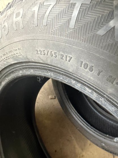 4 pneus d hiver 225/65r17 gislaved en tres bon etat