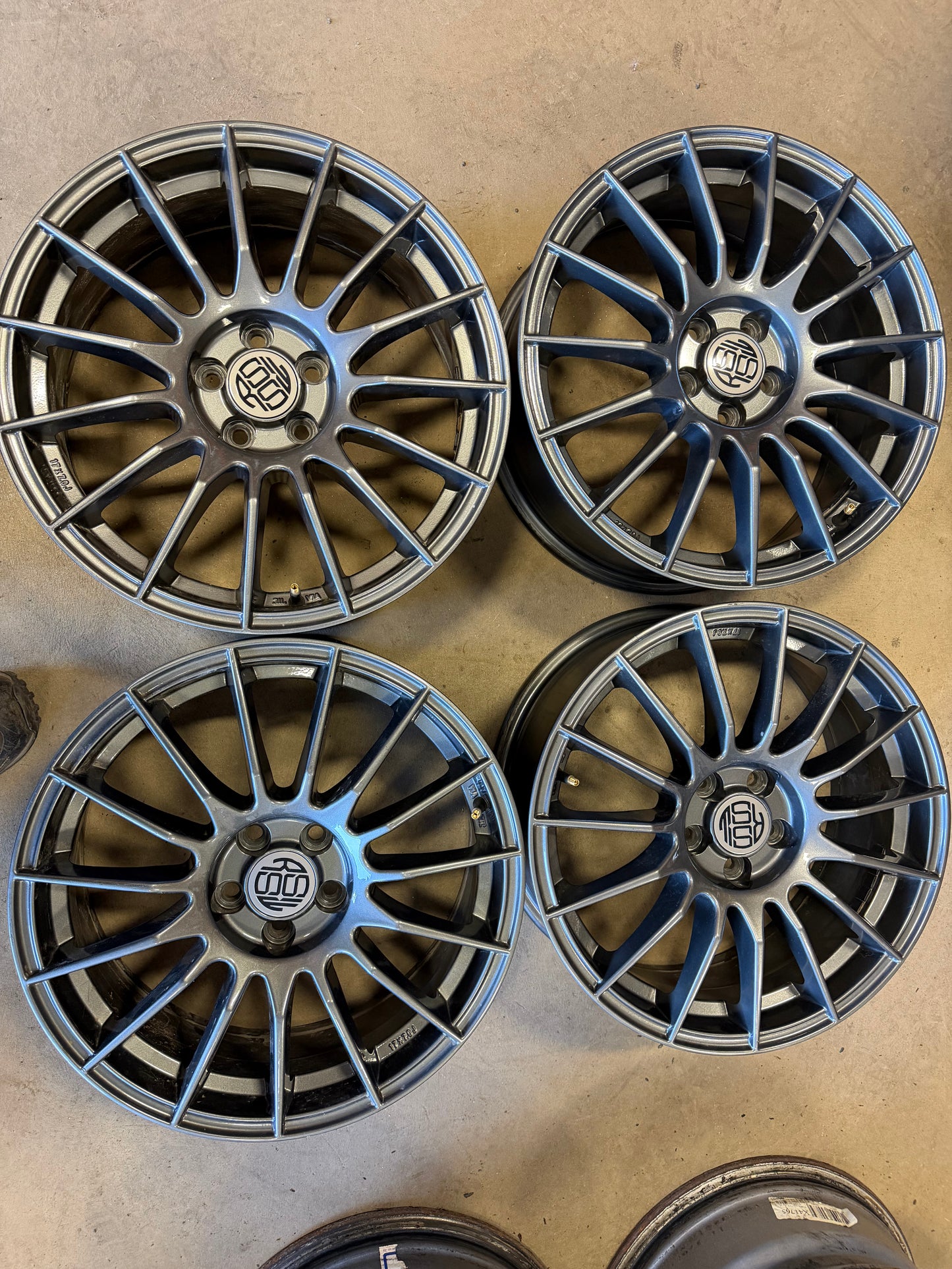4 mags rssw 17 pouces 5x100 a l état neuf