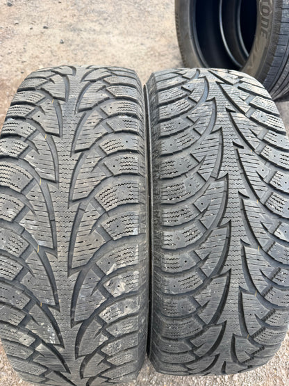 2 pneus d hiver 225/60r17 hankook en bon état