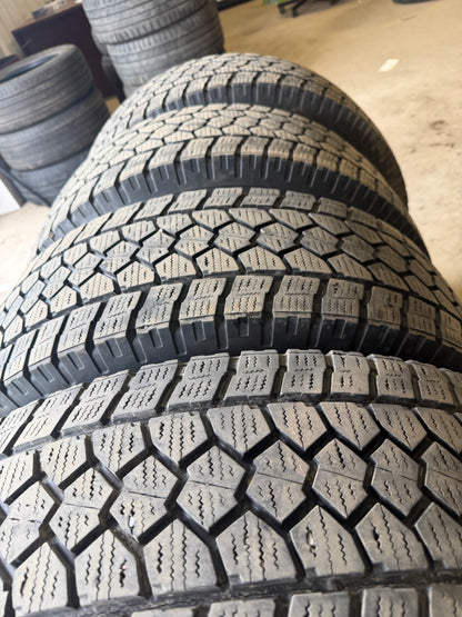 4 pneus d hiver lt 265/70r17 toyo 10 plies