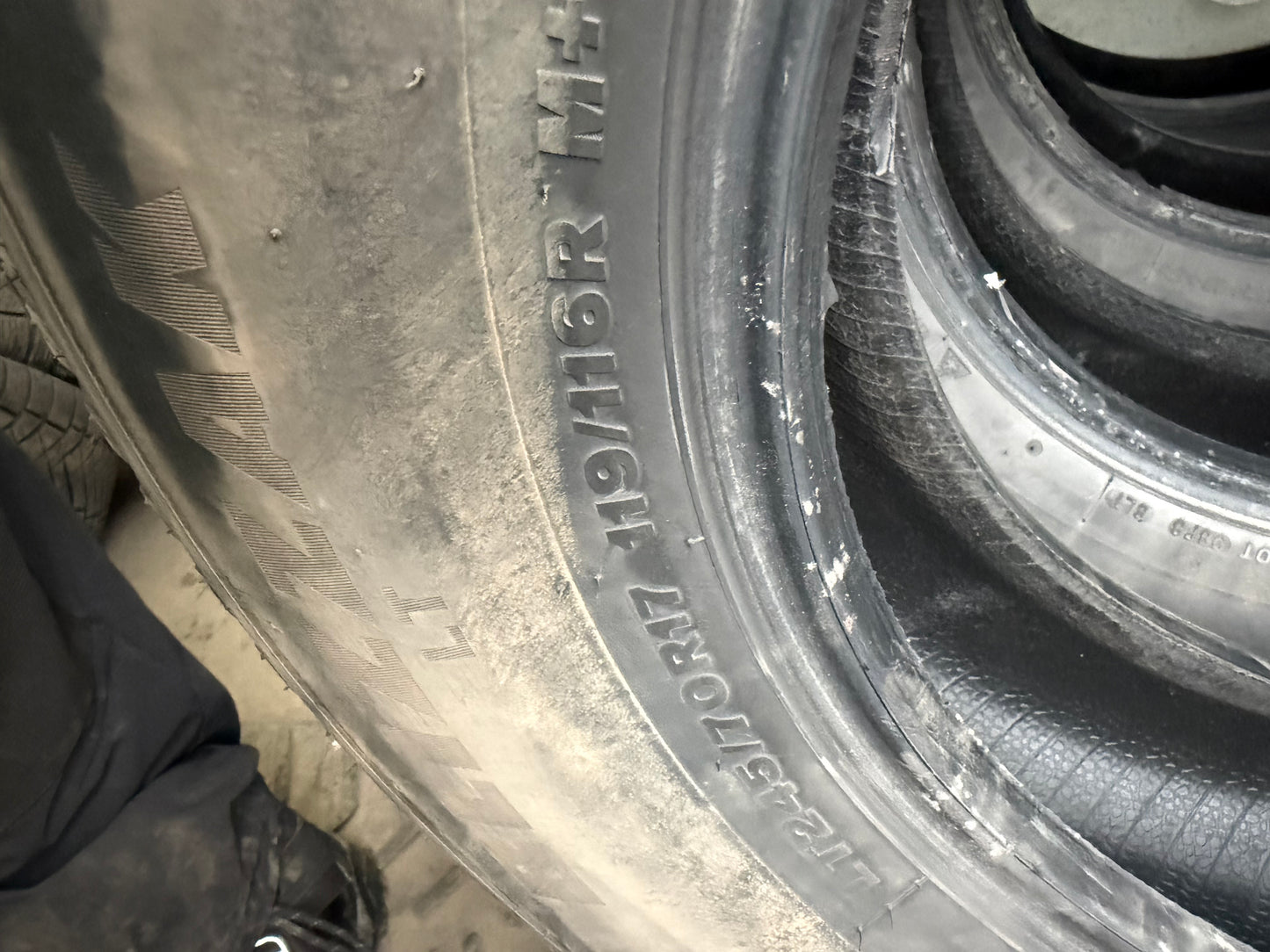4 pneus d hiver lt 245/70r17 Bridgestone 10 plies