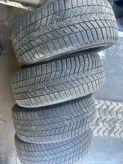 4 pneus d hiver 215/55r16 continental en bon etat