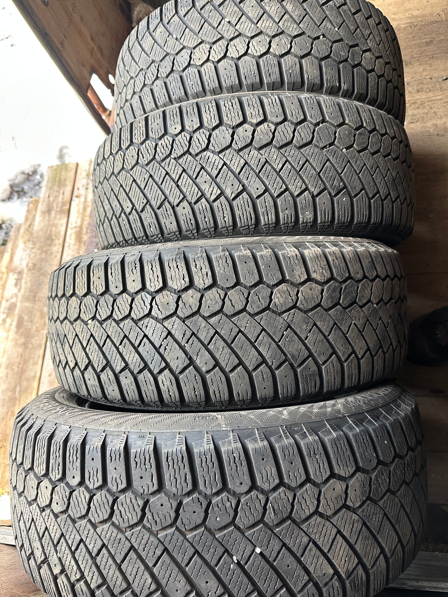 4 pneus d hiver 205/55r16 gislaved en très bon état