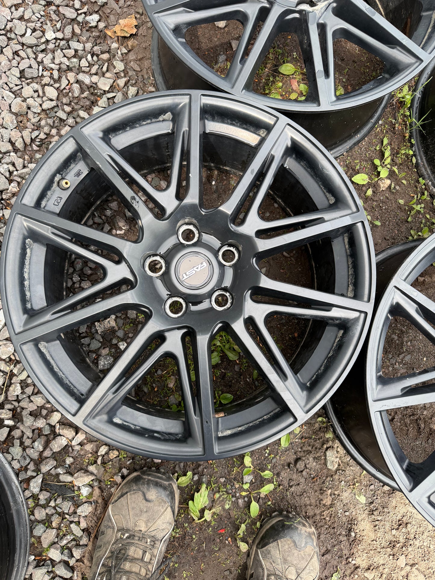 4 mags fast 18 pouces 5x114.3 a l etat neuf ( ideal pour Nissan)