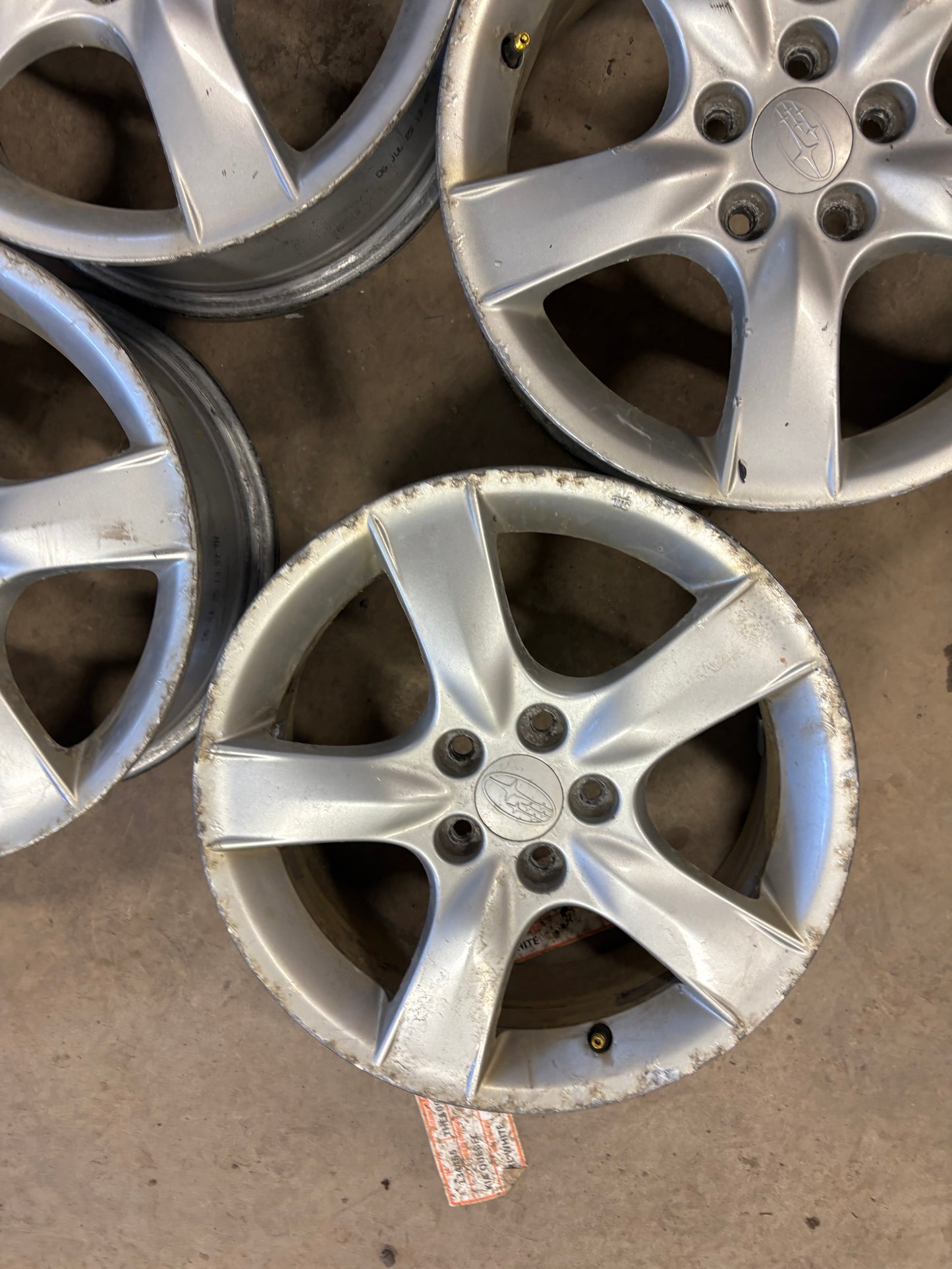 4 mags 16 pouces subaru  5x100