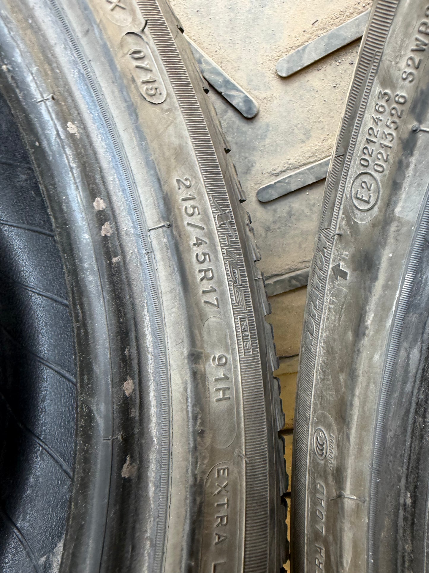 4 pneus d hiver 215/45r17 Michelin en bon etat