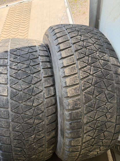 2 pneus d hiver 255/55r20 Bridgestone en bon etat