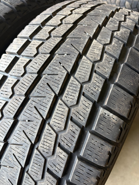 2 pneus d hiver 245/55r19 Yokohama en tres bon état