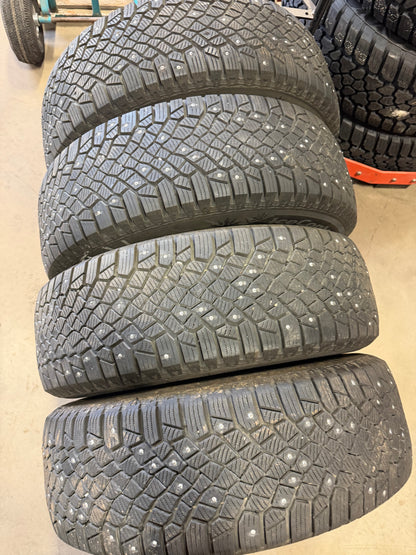 4 pneus d hiver 225/65r17 continental a clou a l état neuf
