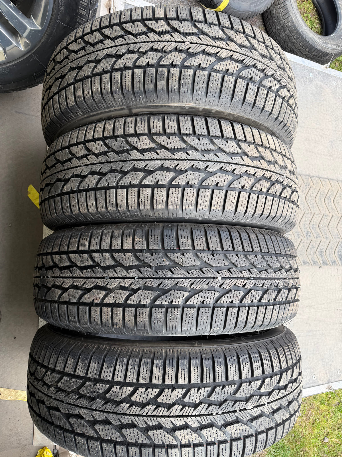 4 pneus d hiver 255/65r18 firestone a l état neuf