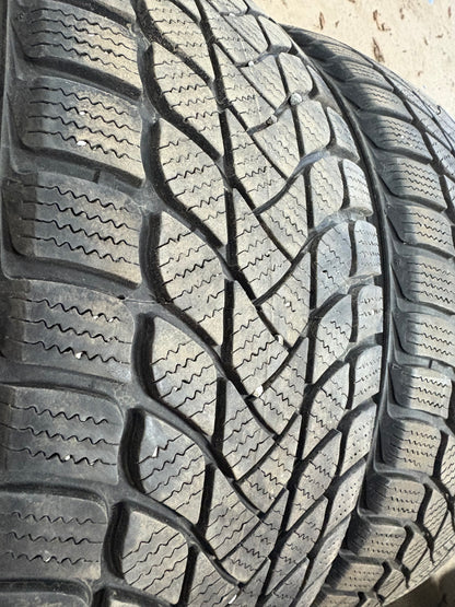 4 pneus d hiver 205/55r16 zeta en tres bon état