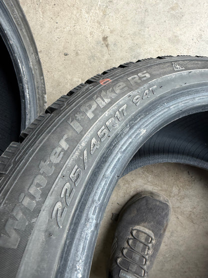 4 pneus d hiver 225/45r17 hankook en bon état