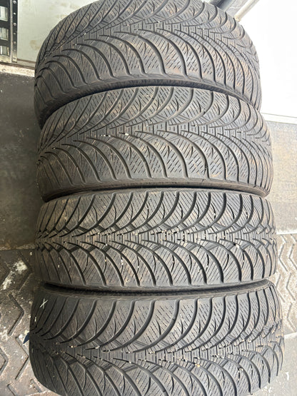 4 pneus d hiver 235/60r18 good year en bon état