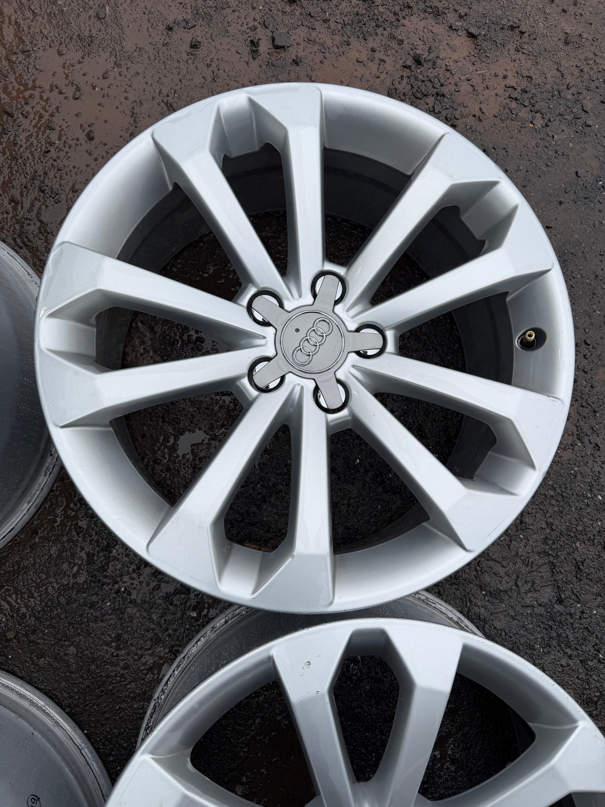 4 mags audi 18 pouces 5x112 a l état neuf