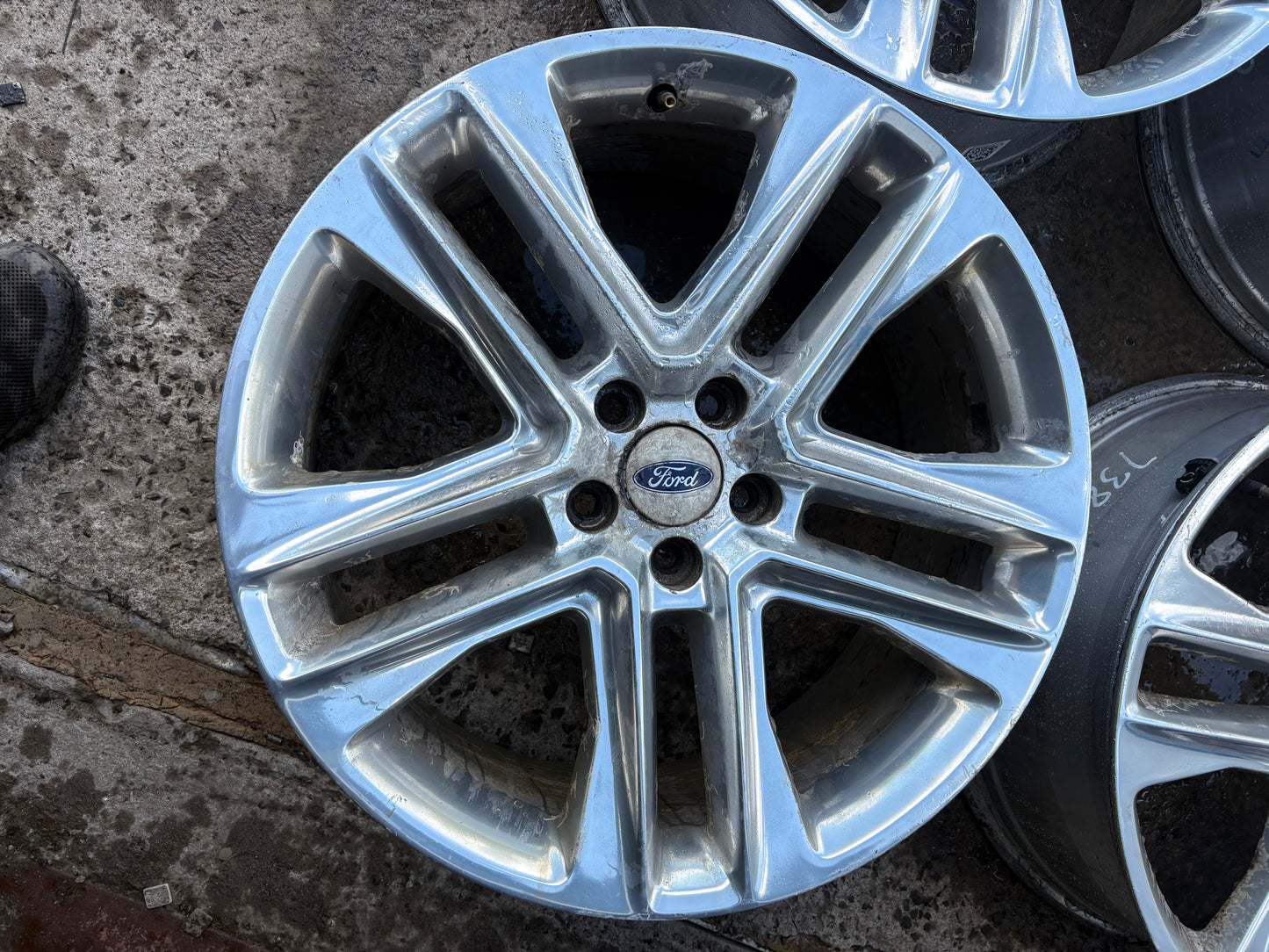 4 mags ford 20 pouces 5x114.3 avec valves tpms