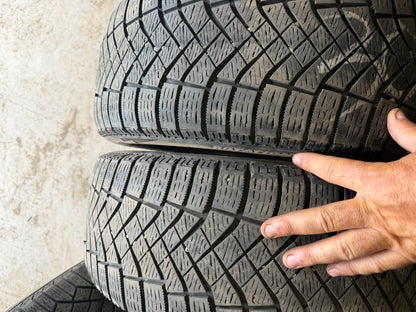 2 pneus d hiver 215/55r17 pirelli en bon etat