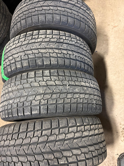 4 pneus d hiver 225/45r17 Yokohama a l état neuf
