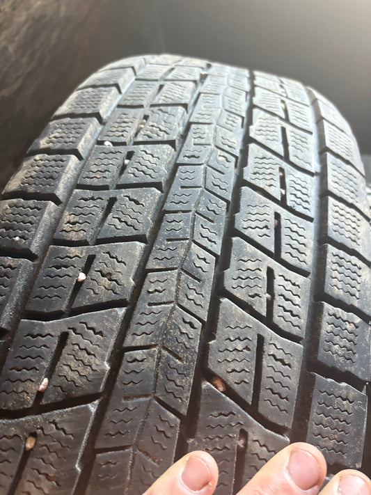 1 pneu d hiver 235/65r17 dunlop en tres bon etat