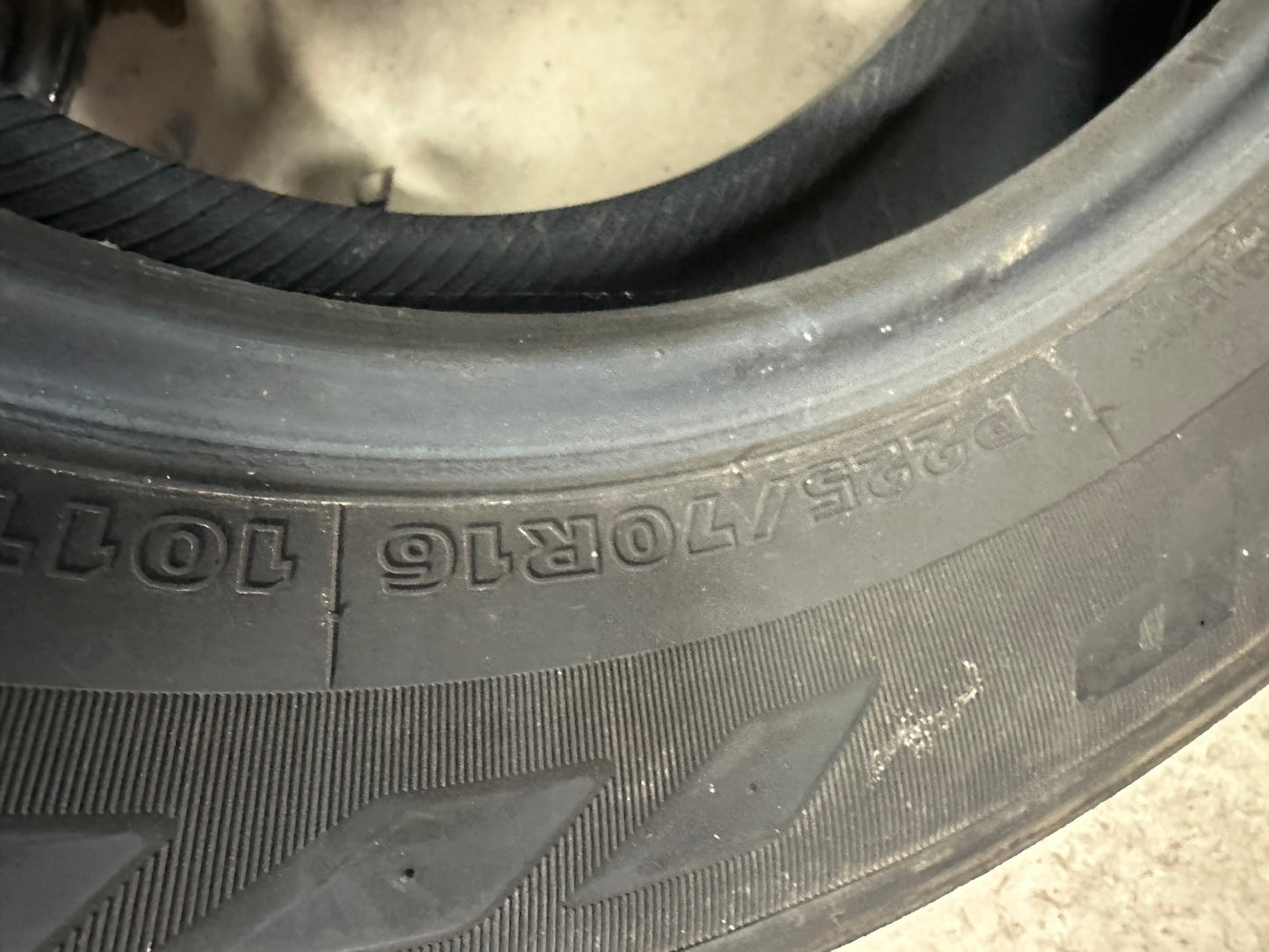 4 pneus d ete 225/70r16 hankook en bon etat