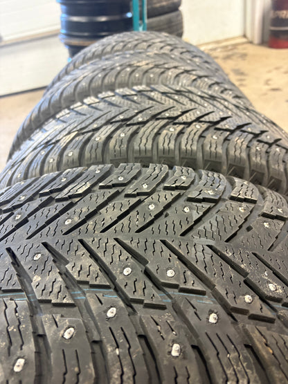 4 pneus d hiver 285/45r22 nokian a clou en tres bon état
