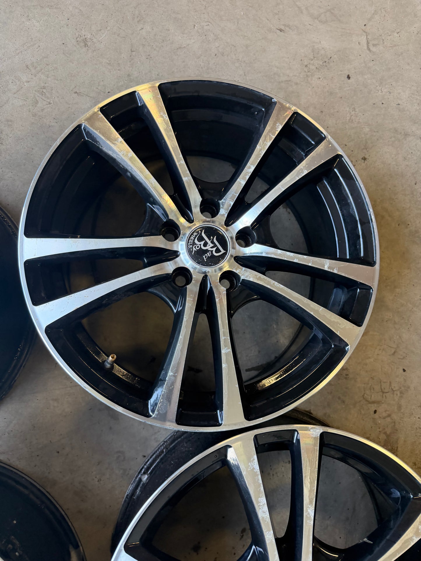 4 mags bad boy 17 pouces 5x112