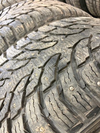 4 pneus d hiver 285/45r22 nokian a clou a l etat neuf