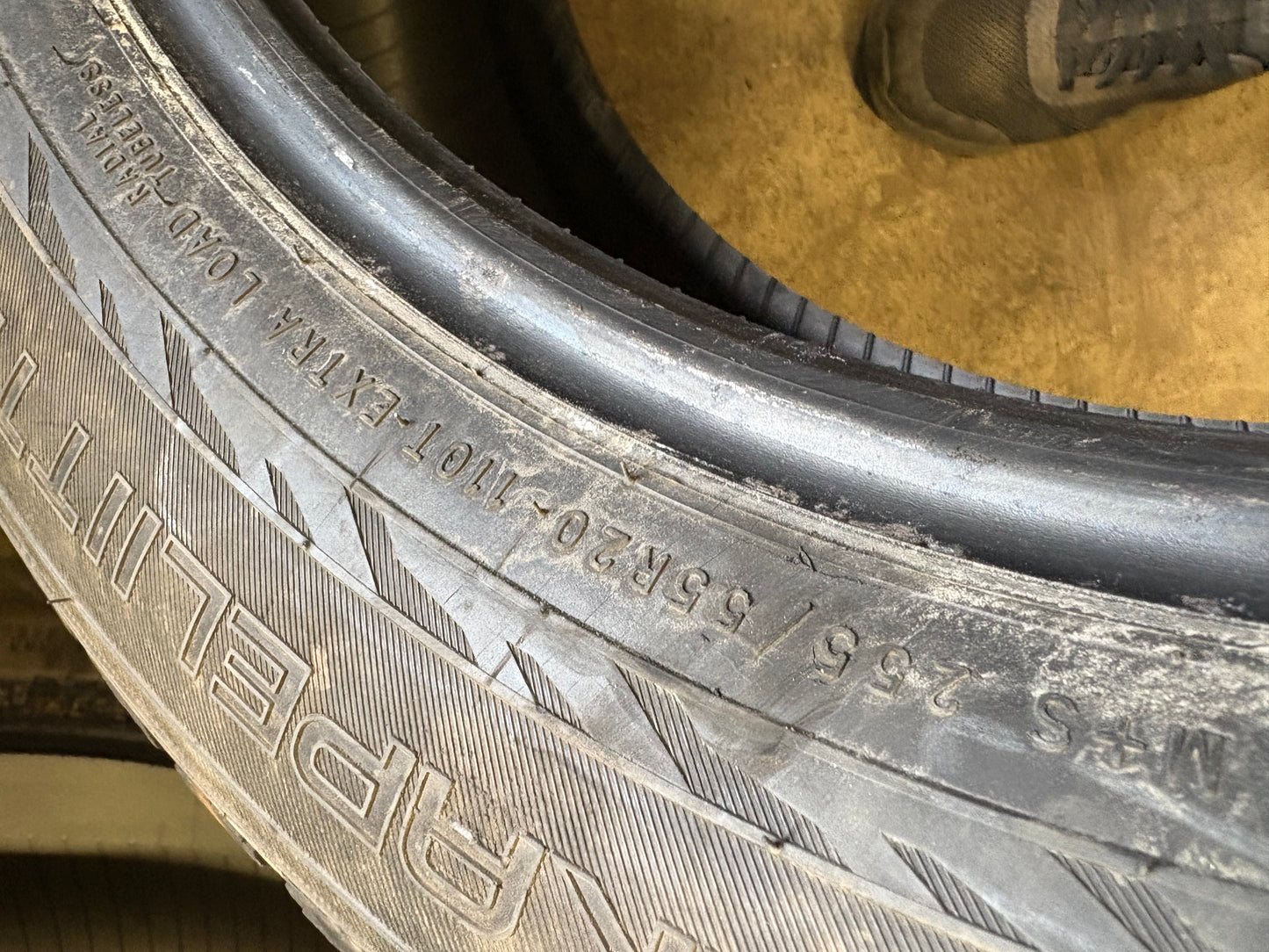 2 pneus d hiver 255/55r20 nokian a clou