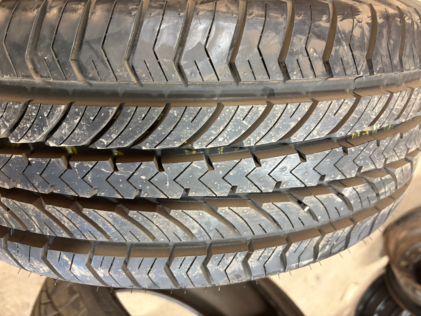 1 pneus d été neuf 215/55r16 equus