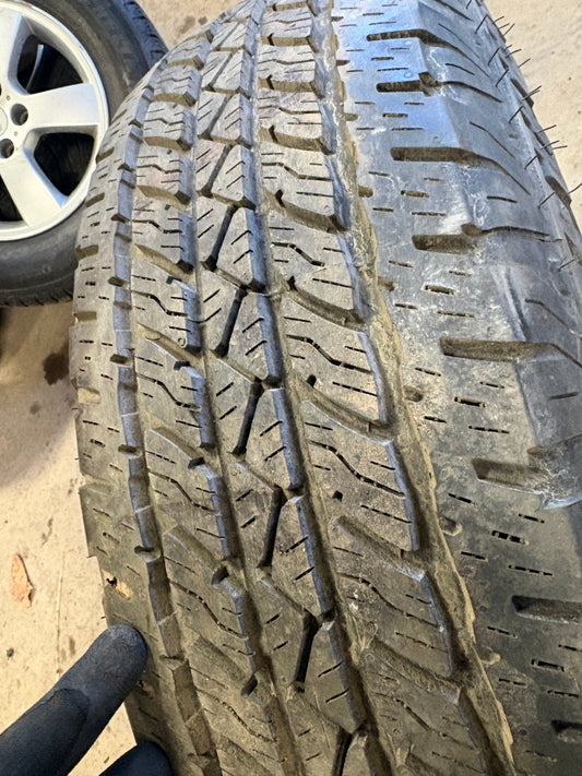 1 pneu d ete 245/75r17 Bridgestone a l état neuf