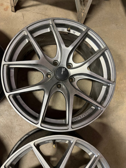 4 mags fast 18 pouces 5x114.3 en très bonne condition