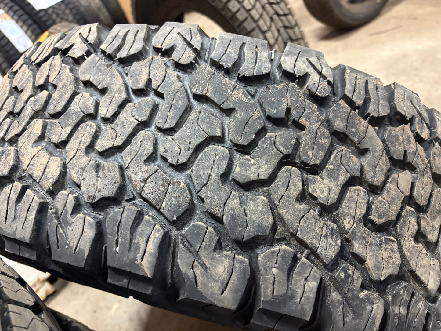 1 pneu d ete lt 265/70r17 bf goodrich 10 plie