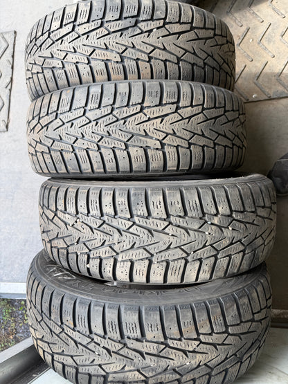 4 pneus d hiver 185/60r15 nokian