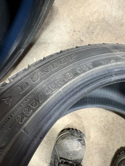 4 pneus d hiver 225/45r18 dunlop en bon très etat
