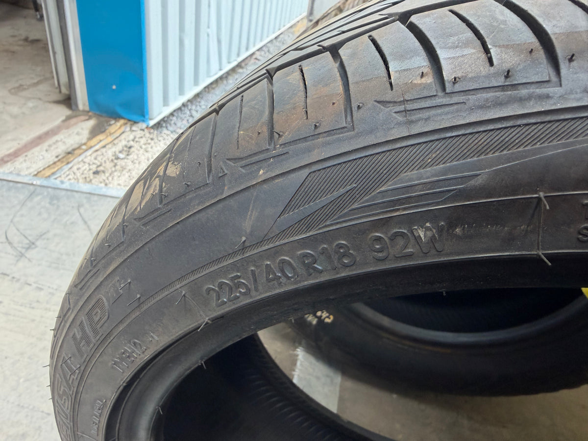 1 pneu d ete 225/40r18 toyo en très bon état