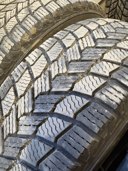 4 pneus d hiver 215/70r16 michelin en tres bon état