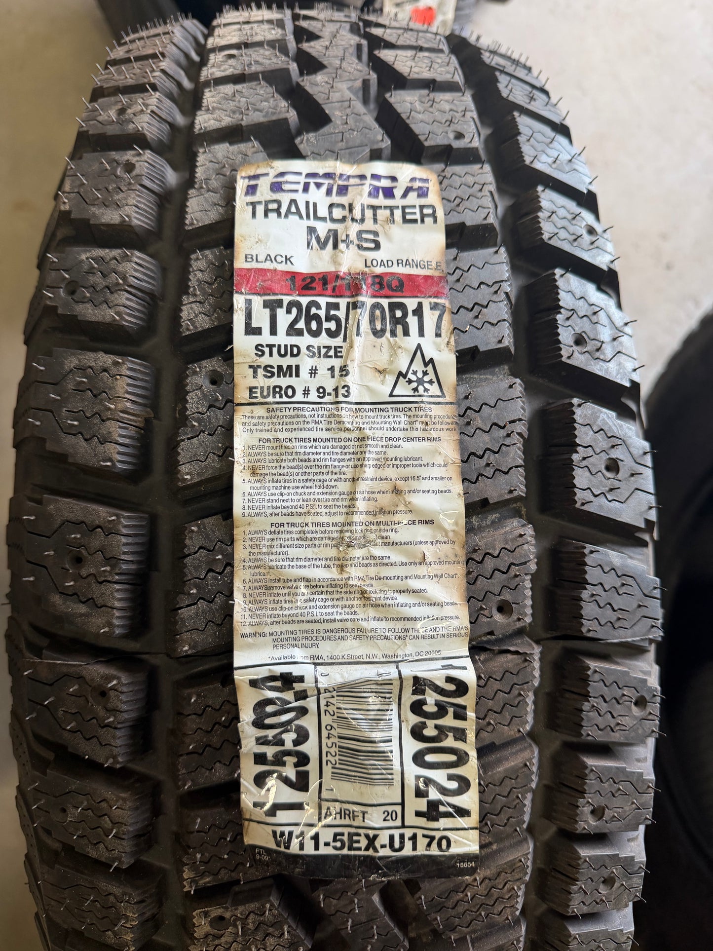 1 pneu neuf d hiver lt 265/70r17 trailcutter 10 plies en liquidation