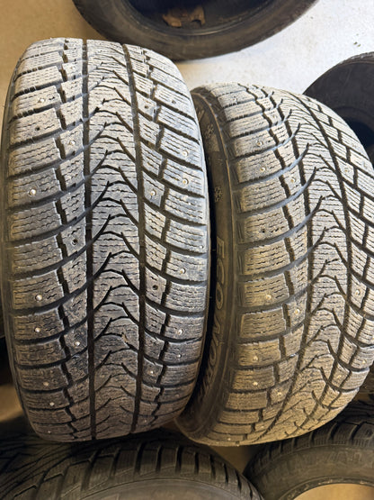2 pneus d hiver 205/55r16 federal a clou en bon etat