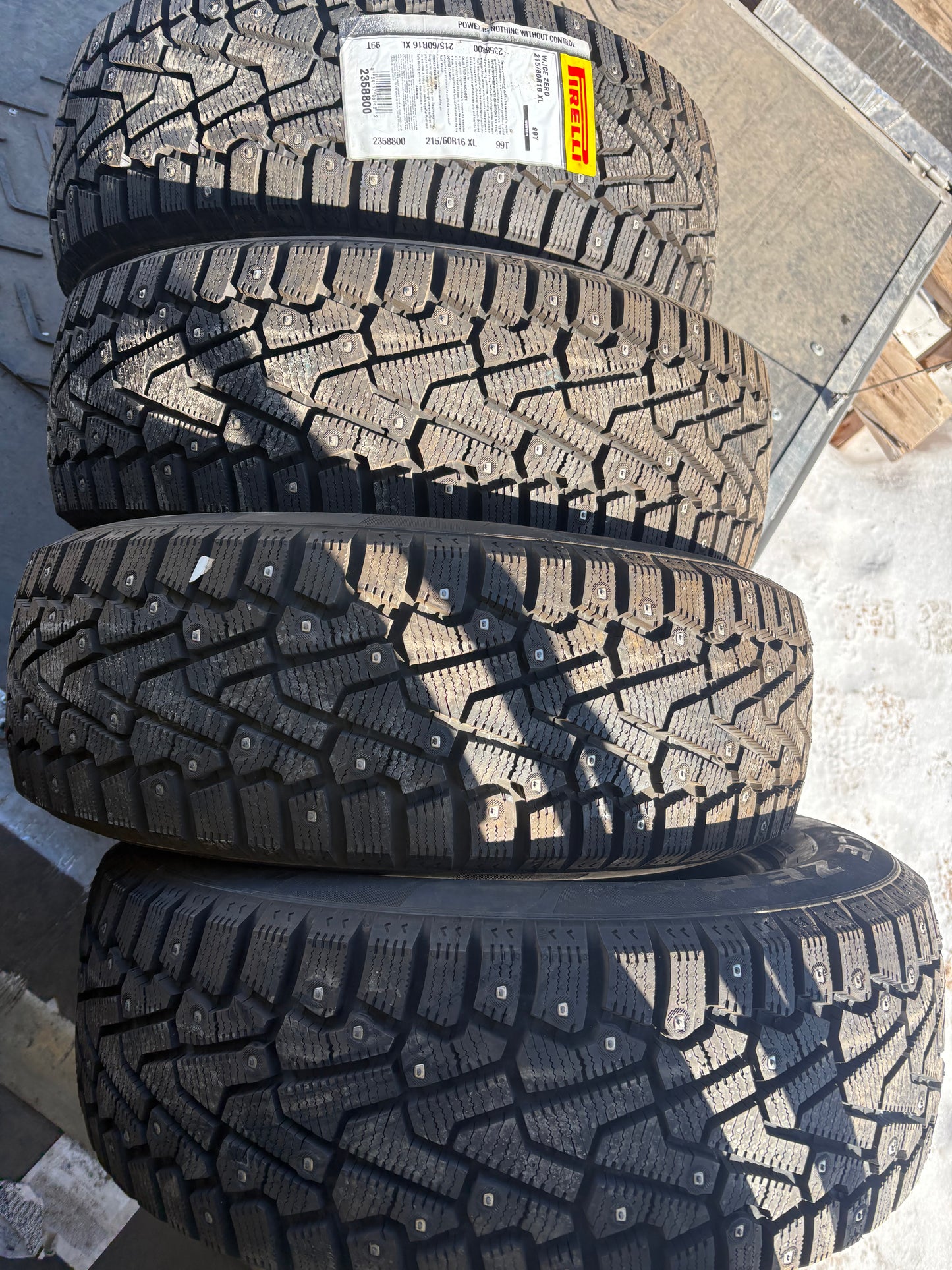 4 pneus d hiver neufs 215/60r16 pirelli a clous en liquidation