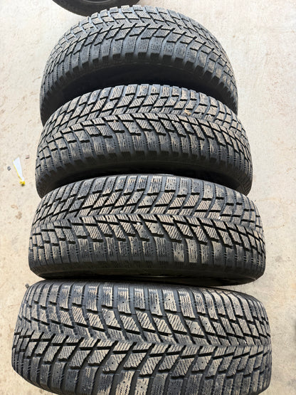 4 pneus d hiver 235/65r17 sailum en bon état