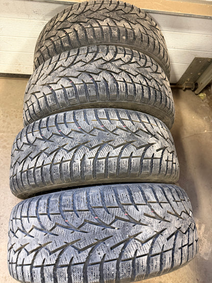 4 pneus d hiver 205/55r16 toyo en bon etat
