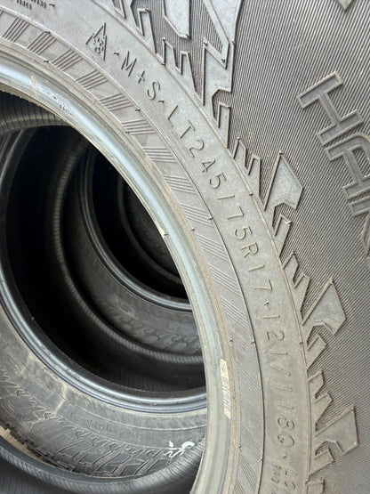 4 pneus d hiver lt 245/75r17 nokian a clous 10 plies en très bon état