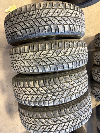 4 pneus d hiver 225/60r17 good year en tres bon état